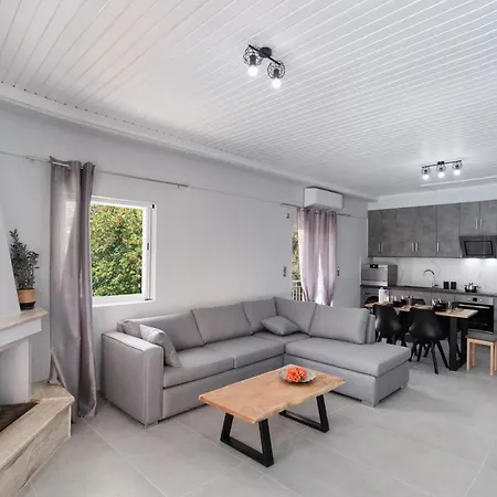 Beyond The Bridge Case de vacanță